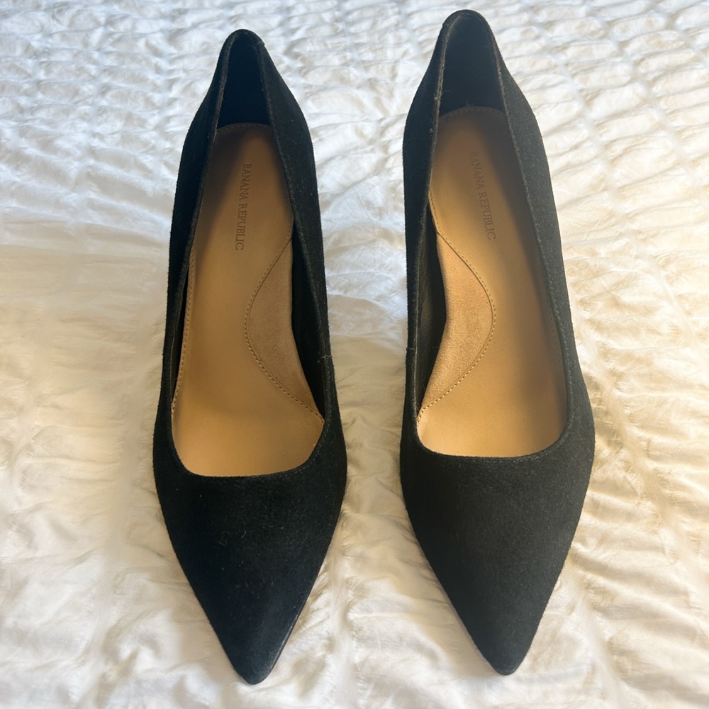 Black Suede Women's Pointed Toe Pumps by Banana Republic Size 8